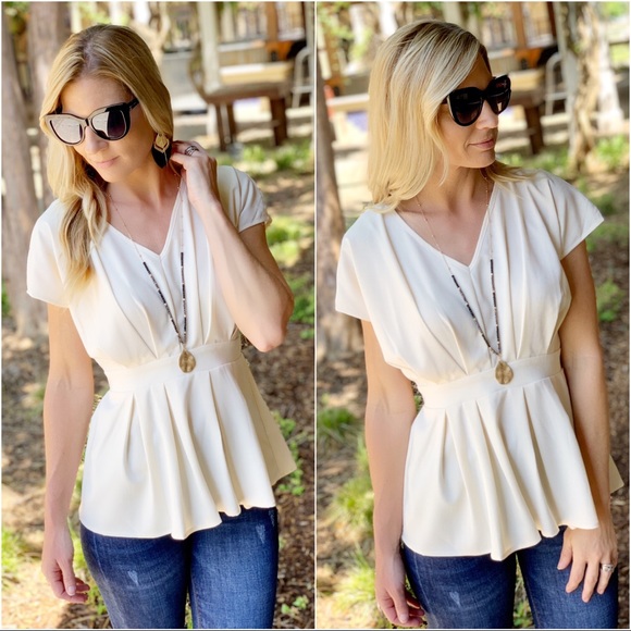 ✨LAST TWO✨Cream Pleated peplum style blouse - Picture 3 of 5